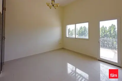 Large Basement | Single Row | Closed Kitchen