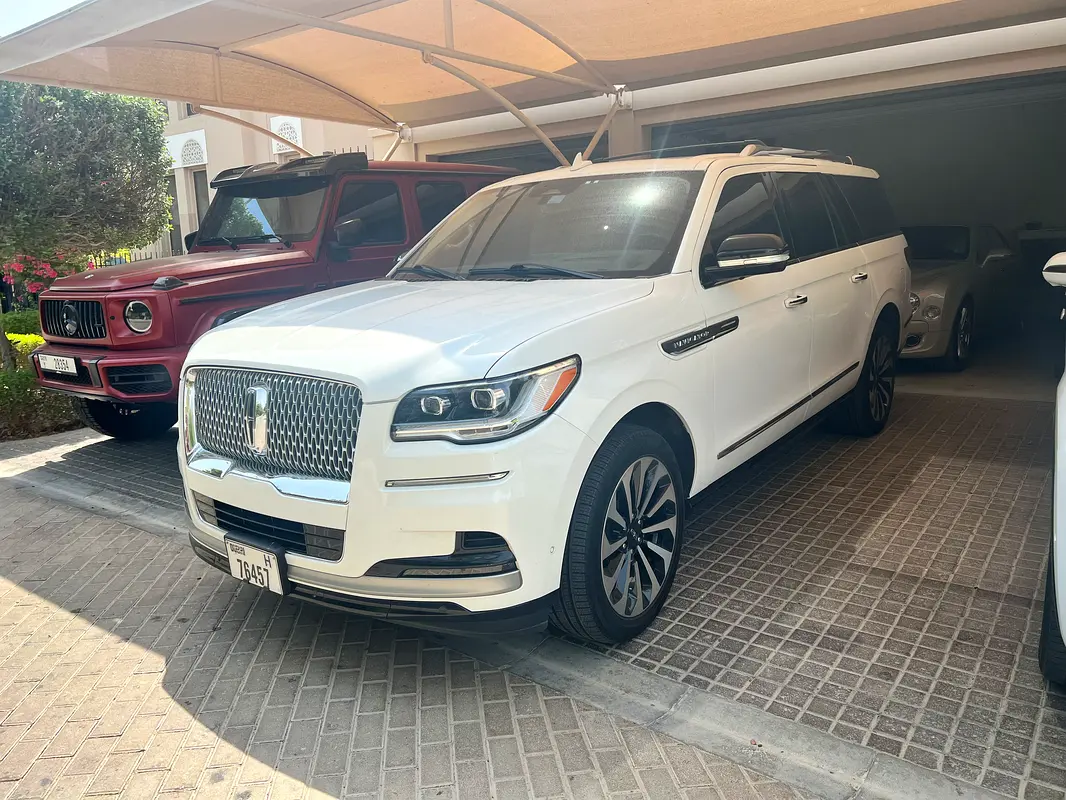 Lincoln Navigator 2023 — photo 1 of 13