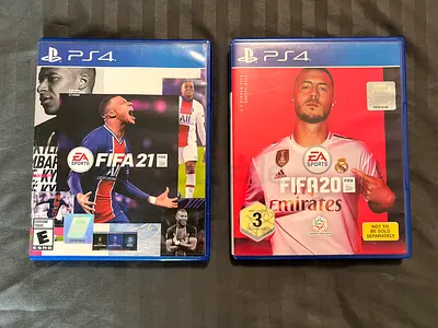 PS4 FIFA 20 and FIFA 21 disks