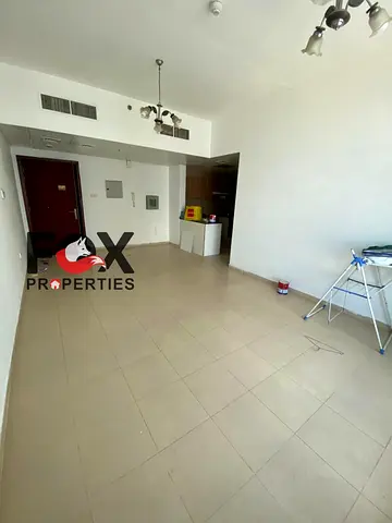 غرفة وصالة في سيتي تاور، 2 حمام وبلكونة، 30,000 سنوياً على 4 دفعات، تأمين شيك، بدون باركنج، متاح إطلالة قصر.