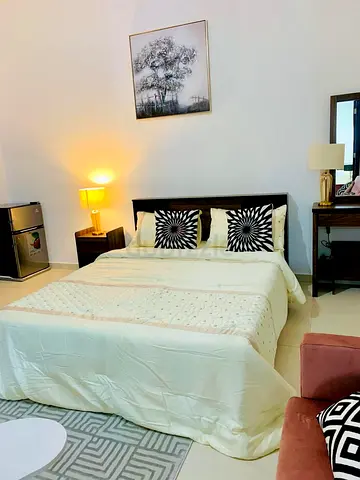 Fully furnished executive nit  clean master room available in Al khalidiya near oryx hotel