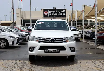 Toyota Hilux *Double Cab *automatic - 2WD -2020 - GCC -2.7L - In excellent condition, inside and out