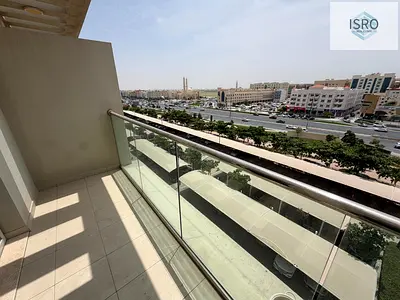 Spacious -studio -balcony-poll and parking