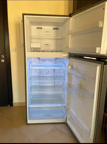 Hisense fridg 485 liter like new condition price 1000 AED