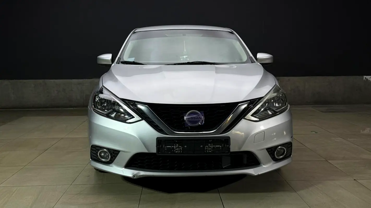 Nissan Sentra 2019 — photo 1 of 14