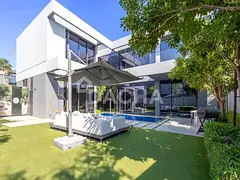 PREMIUM LOCATION | 5-BED VILLA | ON PARK