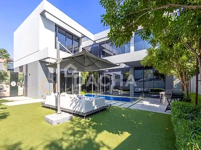 PREMIUM LOCATION | 5-BED VILLA | ON PARK