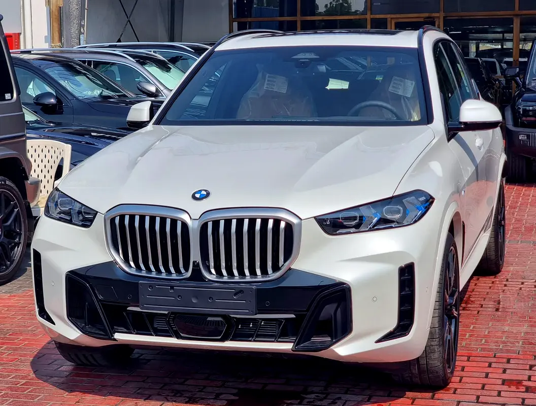 BMW X5 2025 — photo 1 of 16