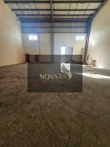 Warehouse for annual rent in Umm Al Quwain, with an area of ​​3,015 sq ft, 3-phase 15 kW electricity, rent 105,000 dirhams