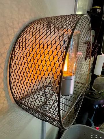 Modern-Industrial-Look Wire Floating Shelf, circle shaped