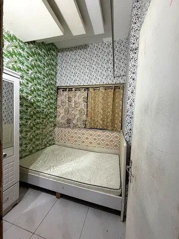 Partition room 1600, Financial center metro, Sheikh Zayed road.