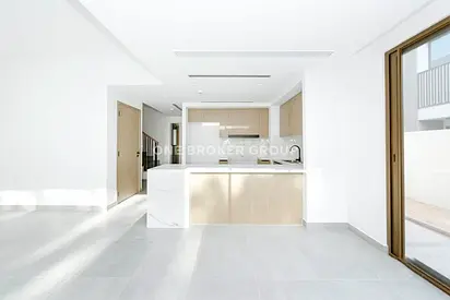 Single Row | Opposite Pool & Park | VOT