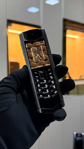 Vertu Signature S Clous De Paris 2017 model