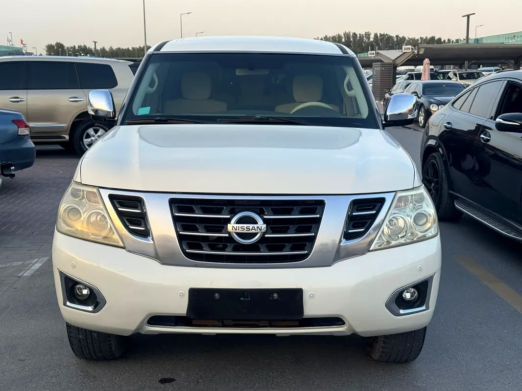 Nissan Patrol 2014 — photo 1 of 11