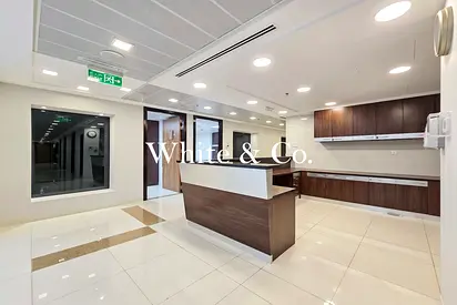 Vacant | Full Floor Office | 8 Parking