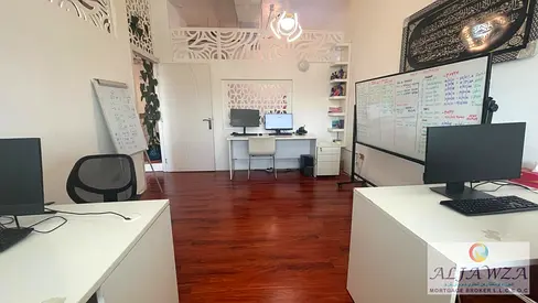 FULLY FURNISHED SHARED OFFICE