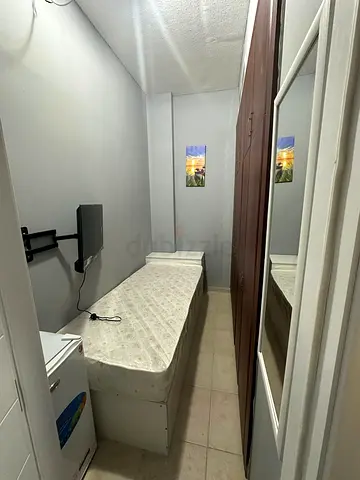 Single partition 2 mnts to Metro with private fridge and smart TV