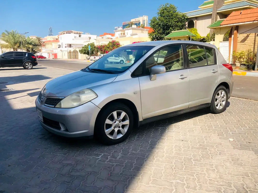 Nissan Tiida 2007 — photo 1 of 6