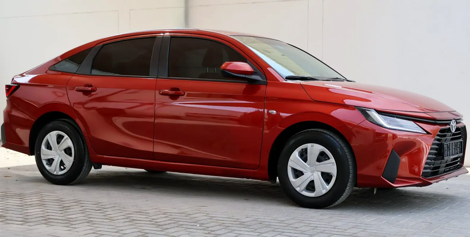 Toyota Yaris 2023 — photo 1 of 15
