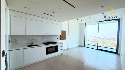 SPACIOUS | MID FLOOR | BRIGHT