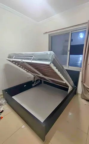 IKEA hydraulic queen‑size bed (160 × 200 cm) with  IKEA mattress ✨