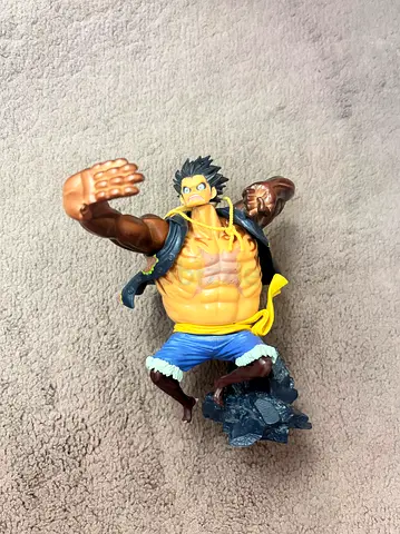 مجسم لوفي نظيف لم يستخدم A clean, unused Luffy figure