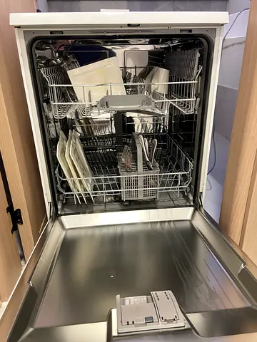 Bosch Series 4 Free Standing Dishwasher 60 cm, 12 Place Settings, 5 Programmes - SMS50E92GC
