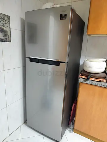 Samsung Top Freezer Refrigerator - 2-Door, Silver, Good Condition