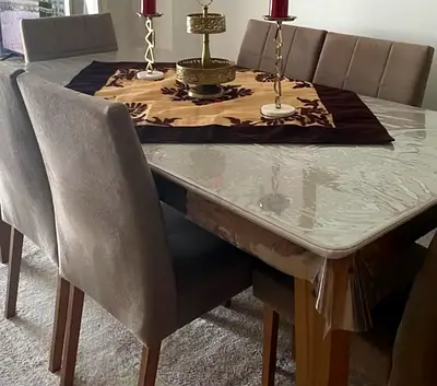 Dining table with 4 upholstered chairs - good condition