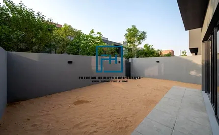 3BED MIDDLE | FREEHOLD | READY TO MOVE