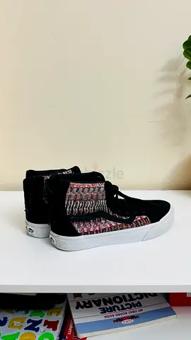 Vans high-top sneakers with brand new condition, size ( UK 8, EU 42 )