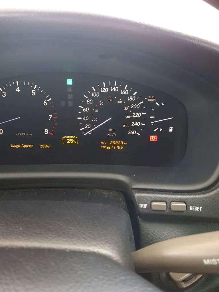 Lexus LS-Series 2005 — photo 1 of 5