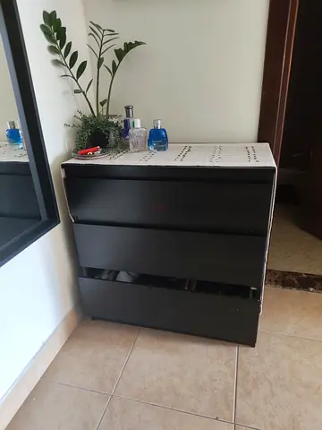 Chest of drawers