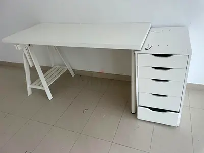 Computer desk with 5-drawer storage unit