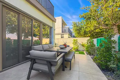 Landscaped & UPGRADED Backyard Grill | Corner Unit