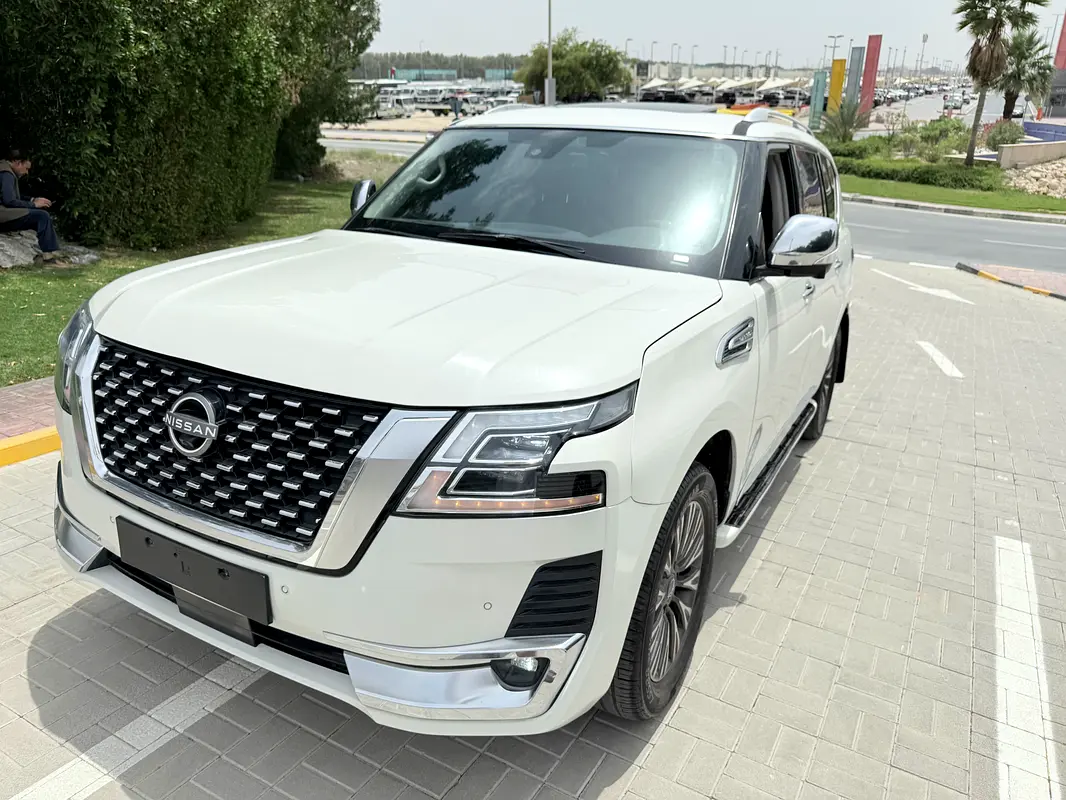 Nissan Patrol 2016 — photo 1 of 20