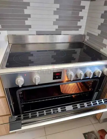 Stainless Steel Electric Range with Ceramic Cooktop and Oven - Good Condition