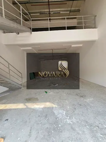 هل تبحث عن مستودع بموقع استراتيجي وتصميم عملي يناسب نشاطك التجاري أو الصناعي؟