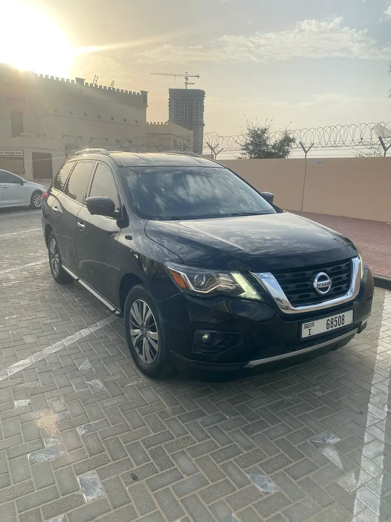 Nissan Pathfinder 2019 — photo 1 of 6