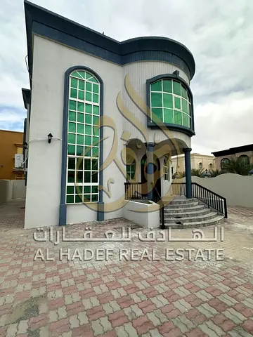 فرصة سكنية راقية في منطقة الروضة  الحيوية بعجمان. فيلا "كورنر"تتميز بمساحات واسعة جداً وخصوصية تامة،مع ميزة "كهرباء مواطن"عرض حصري اغتنم الفرصة الآن!!