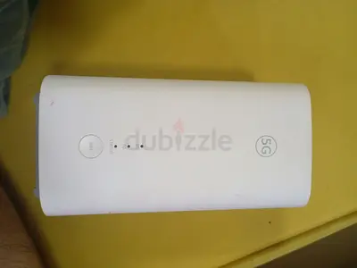 Portable 5G WiFi Router / MiFi - white, compact