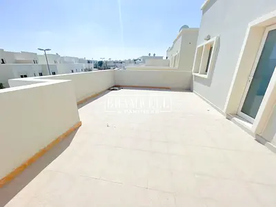 فيلا عائلية مثالية واسعة مكونة من 5 غرف نوم في الريف