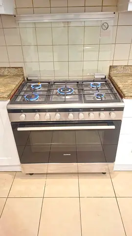 Siemens 5 burner full gas cooker same like new condition