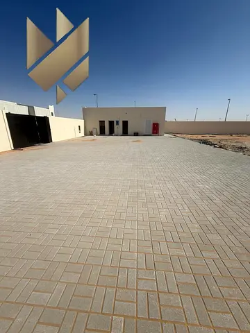 حوطه صناعيه للايجار فى الصجعه مساحه 10,000 قدم على الشارع لرئيسي