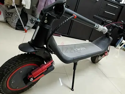 Electric Scooter only 30 day use with extra battery and side mirror glass