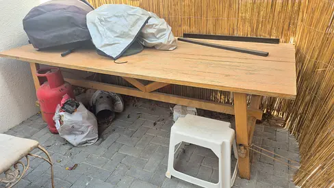 Solid Outdoor Wooden Workbench / Patio Table - 4 chaira Used , for free