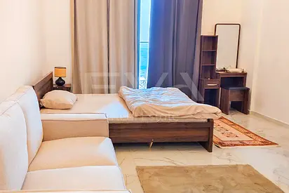 Vacant | Fully Furnished | Mid Floor