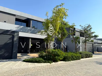 Contemporary Style | Spacious Layout