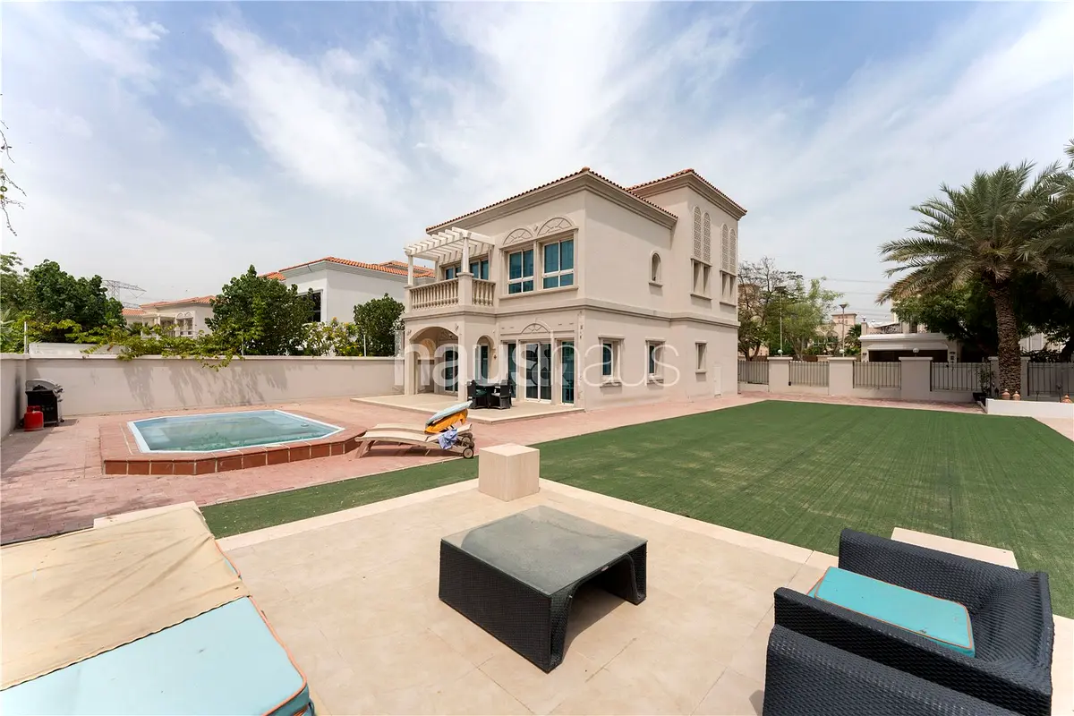 7,668 sq.ft I Vacant Soon I 3 Bed I Quiet Street