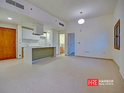 Modern 1-Bed | Well-Maintained | Community View